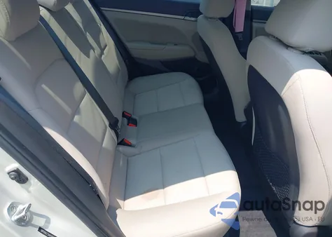 2017 Hyundai Elantra Value Edition z USA, uszkodzony, nr VIN 5NPD84LF5HH145597